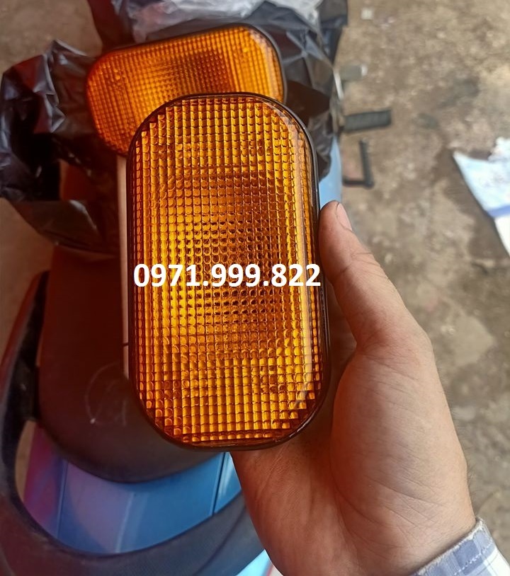 Đèn xin nhan sườn xe Universe
