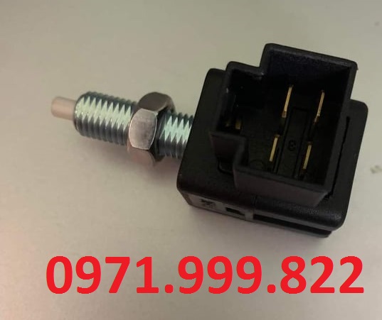 Công tắc đèn phanh thắng County 29 chỗ chính hãng