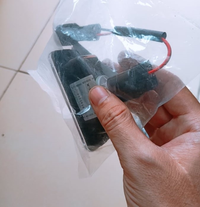 Đèn soi biển số xe Universe