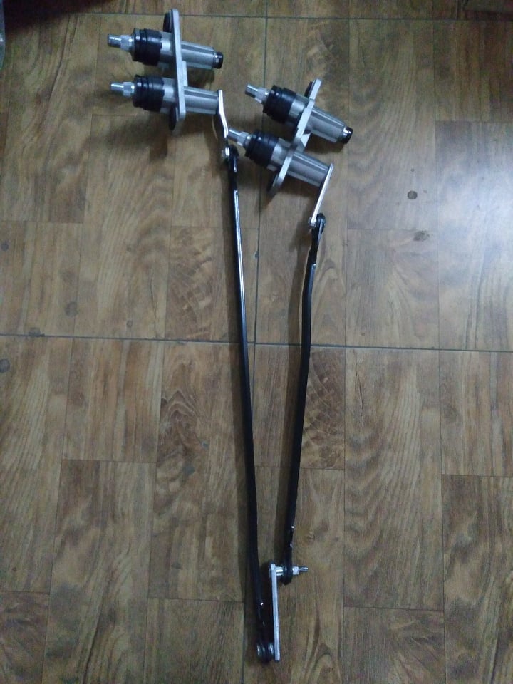 Gioằng gạt mưa xe Universe