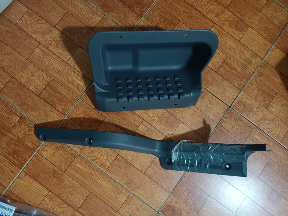 Ốp bậc lên xuống cửa lái xe County