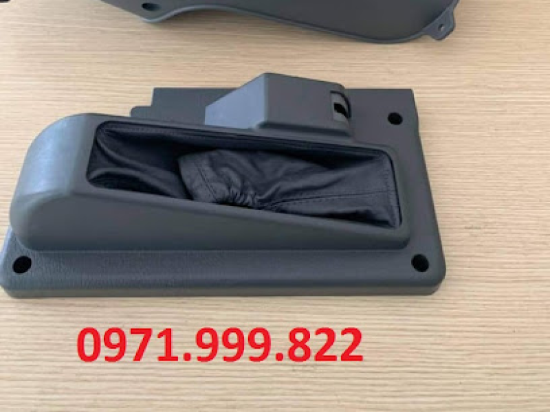 Ốp nhựa cần phanh tay