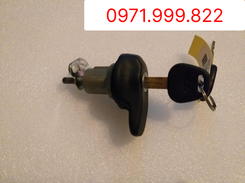 Ngậm cốp hậu xe 29 chỗ 3 cục 