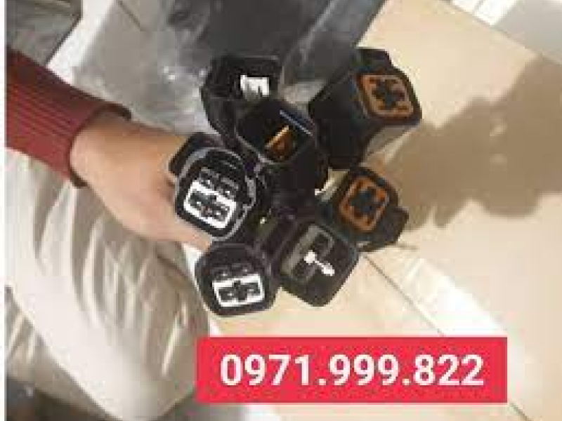 Rắc cắm máy phát Universe