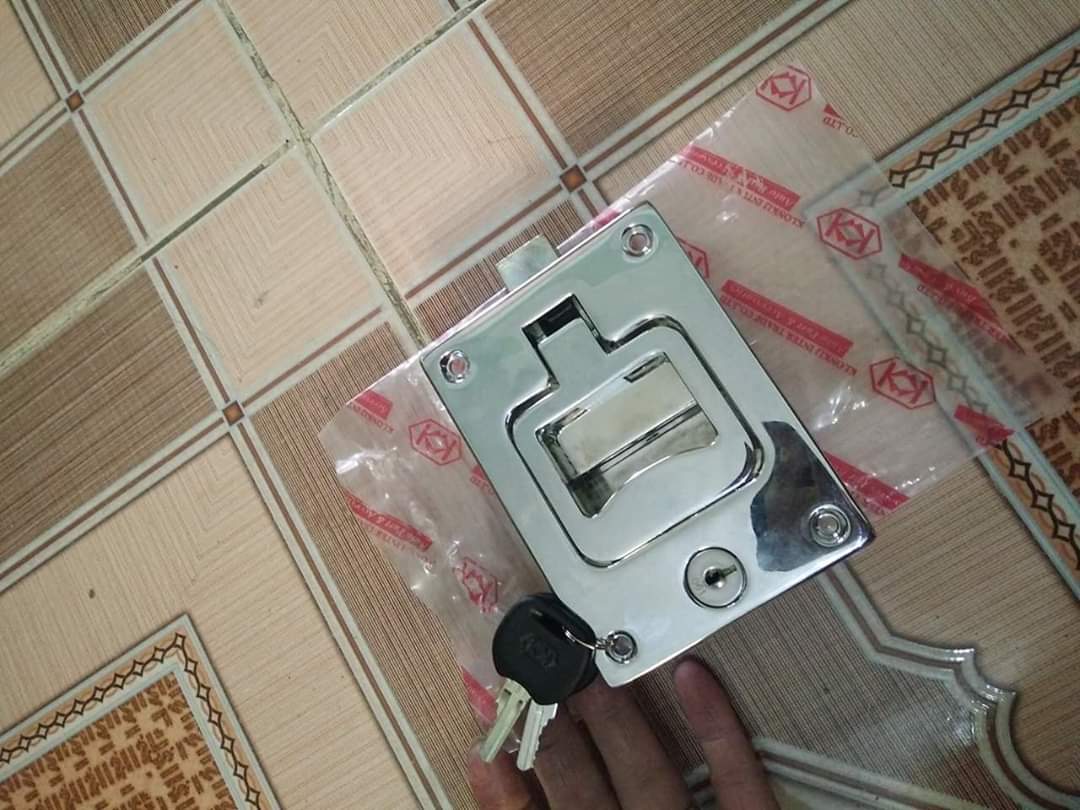 Khoá thùng dầu, bình ác quy xe Samco