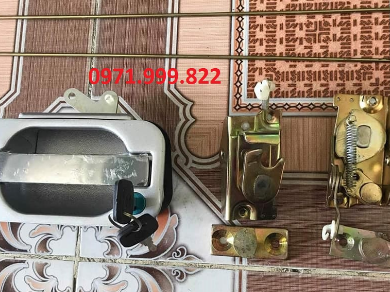 Tay mở khóa cốp hầm hàng, hầm máy xe Samco