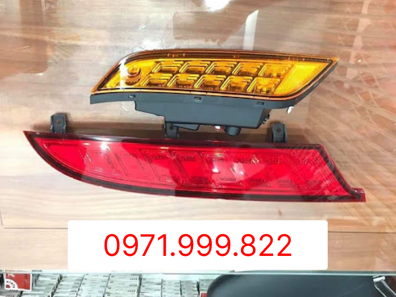 Đèn mào sau xe Universe mới 2020