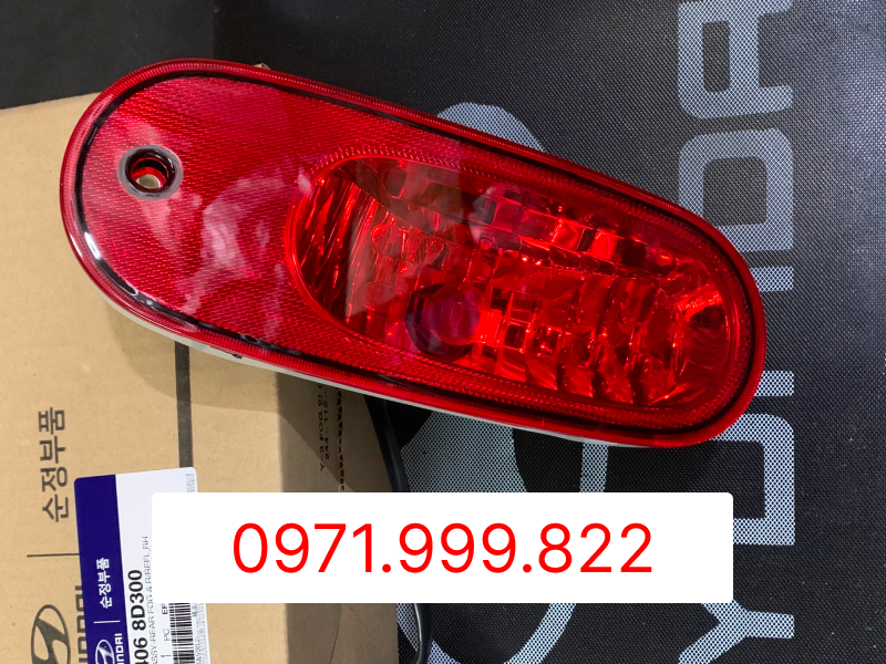 Đèn badsoc sau xe Universe mới 2020