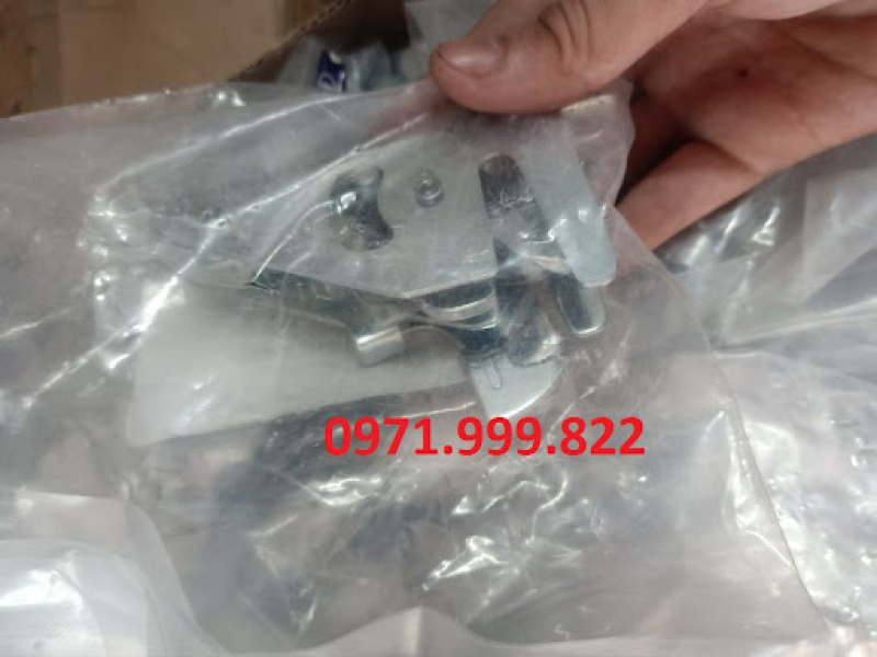 Khóa cốp hầm máy xe universe 