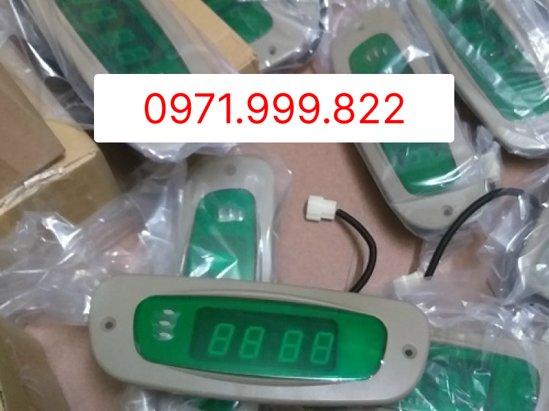 Đồng hồ báo giờ xe universe
