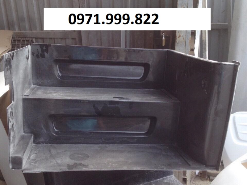 Bậc lên xuống xe Universe